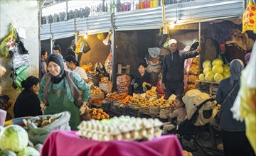 Stalls selling fruit and vegetables at the Osh Bazaar, Bishkek, Kyrgyzstan, Asia