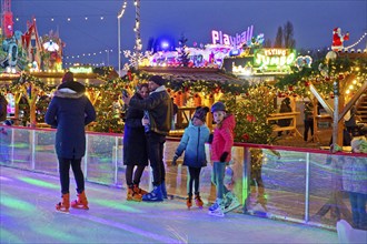 Cranger Weihnachtszauber, people on the ice rink, Christmas funfair in the Ruhr area, Herne, North