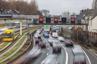 Motorway A40, Ruhrschnellweg, city centre of Essen, exit Essen-Frillendorf, Spurbus route, this