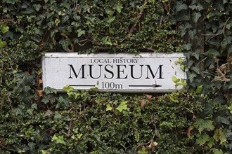 Signpost showing the way to the museum, Steyning, West Sussex, England, Great Britain