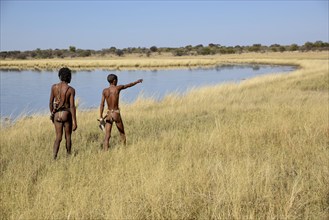 Bushmen of the Ju/' Hoansi-San at a traditional hunt, village //Xa/oba, near Tsumkwe, Otjozondjupa