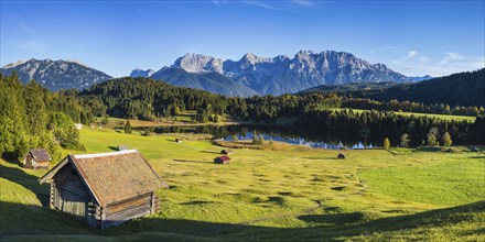 Geroldsee, behind it the Karwendel Mountains, Werdenfelser Land, Upper Bavaria, Bavaria, Germany,