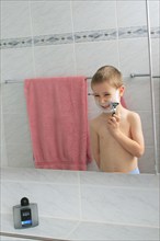 Boy, 4 years old, shaving, shaving foam