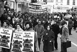 Students, mainly from universities in North Rhine-Westphalia, demonstrated in the centre of Bonn