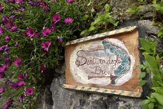 Sign post Sentiero degli dei, Way of the Gods, hiking trail in Nocelle, Amalfi Coast, Costiera