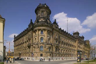 The police headquarters is located between Neumarkt and Pirnaischer Platz in Schießgasse. The