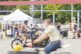 Cargobike Roadshow tours Saxony. Presentation, advice and test rides at the Postplatz