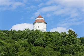 The white Radebeul water tower from 1917, also known as the Franzosenturm, which can be seen from