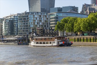 Paddle steamer boat 'Elizabethan', River Thames, Tower Hill, London, England, UK