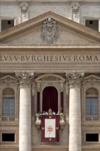 St. Peter's Basilica with Pope Benedict XVI for the Papal Blessing Urbi et Orbi, Loggia delle