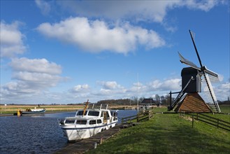 Ships in the Janssloot, Janssleat, grit mill for drainage, Goengahuizen, Goëngahuizen,