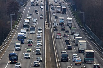 Motorway A3 between Düsseldorf and Leverkusen, near Erkrath, freeing of the hard shoulder during