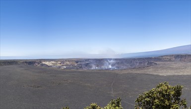 Kilauea Volcano Crater, Crater Rim Trail, Hawaii Volcanoes National Park, Big Island, Hawaii, USA,