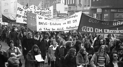 More than 10, 000 students demonstrated in Düsseldorf on 7 November 1974 for more Bafoeg and