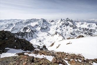 View of snow-covered mountain panorama, view from Sulzkogel, behind summit Hochreichkopf,