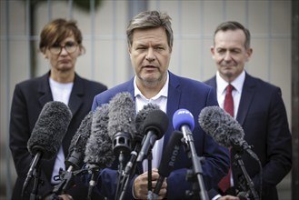 (L-R) Bettina Stark-Watzinger, Bundesministerin fuer Forschung und Bildung, Robert Habeck,