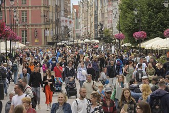 Tourists, Crowds, Long Market, Old Town, Gdansk, Pomeranian Voivodeship, Poland, Europe