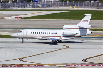 A Dassault Falcon 7X aircraft of Jet Aviation Flight Services with the registration number N900NB