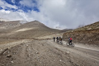 KARDUNG LA PASS, INDIA, SEPTEMBER 5, 2011: Bicycle tourists in Himalayas asceinding to Khardung La