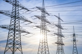 Symbolic image, energy crisis, overhead power lines, sun, Baden-Württemberg