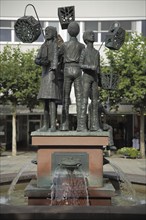 Lantern festival fountain by Harry Freder 1979, sculptures, fountains, figures, lanterns, market