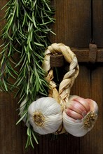 Rosemary and garlic plait, Aglio rosso di Nubia, red garlic, Sicily, Italy, Europe