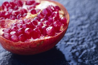 Pomegranate-Fruit (Punica granatum)