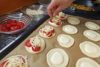 Swabian cuisine, preparation Mini-Dinnete, also Dennete, Dinnede, Dennetle, hearty, salty, raw