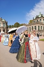 Baroque performers in the Zwinger, the tradition of past festivities and court ceremonies at the