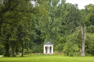 Tiefurt is the former place of the muses of Weimar court society. From 1781, the rural estate was