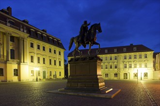 Platz der Demokratie, Carl August Memorial and Music Academy