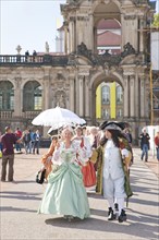 Baroque performers in the Zwinger, the tradition of past festivities and court ceremonies at the