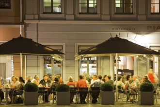 Numerous pubs and restaurants can be found in the rebuilt town houses around the Church of Our Lady