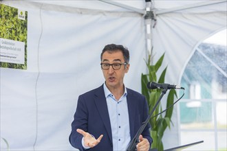 Federal Minister of Food and Agriculture, Cem Özdemir, visits Großdrebnitzer Agrarbetriebsges. mbH