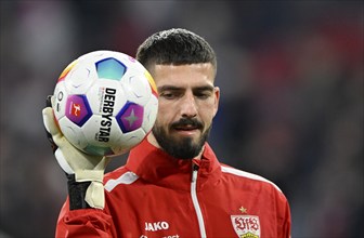 Goalkeeper Fabian Bredlow VfB Stuttgart (01) portrait, Adidas Derbystar match ball, Logo, Allianz