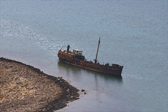 Gramvoussa peninsula, shipwreck, wrecked freighter, rusty wreck, pirate bay, Balos, Tigani, West