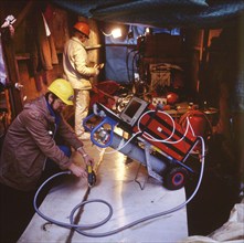 Workmen building a coal-fired power plant, here on 7.3.1994 in Bautzen, in the new federal states,