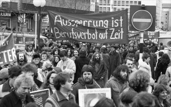 People affected by the Radical Decree and their friends demonstrated against occupational bans 02