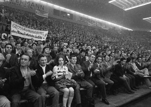 Strike by the Chemical, Paper and Ceramics Workers' Union begins in Cologne on 8.6.1971 with large