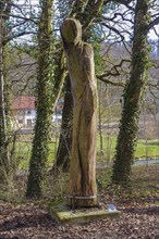 Wooden sculptures, sculptures by the artist Theresia K. Moosherr, art in public space, wooden