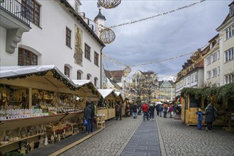 Christmas market in Kempten, Rathausplatz, left town hall, Swabia, Allgäu, Bavaria, Germany, Europe