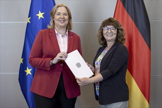 Handover of the Petitions Committee's annual report by Committee Chairwoman Martina Stamm-Fibich,