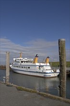 Excursion boat Adler V in the harbour, Strucklahnungshörn, Nordstrand, North Frisia,