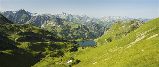 Panorama from Zeigersattel to Seealpsee, on the left behind the Höfats 2259m, Allgäu Alps, Allgäu,