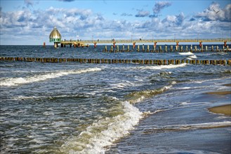 Diving gondola at the Zingst pier, cloudy mood and high waves, Zingst, Fischland-Darß-Zingst