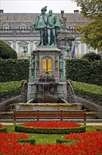 Small Zabel Square in neo-Renaissance style with the sculpture of the Counts of Egmont and Hoorn,