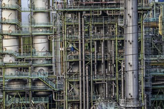 The chemical plants on the white side of the Schwelgern coking plant, which supplies over 2.5