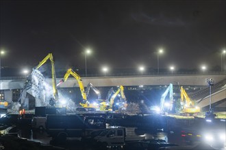 Due to an as yet unknown cause, a section of the Carola Bridge collapsed in the early hours of the