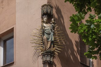 Radiant Madonna, house saint on a residential building, Weinmarkt 12a, Nuremberg, Middle Franconia,