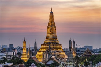 The Buddhist temple Wat Arun or Temple of Dawn and the Chao-Phraya River at dusk, Bangkok,